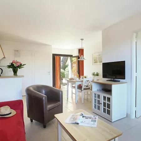 Odalys Saint Loup פארק נופש 3*
