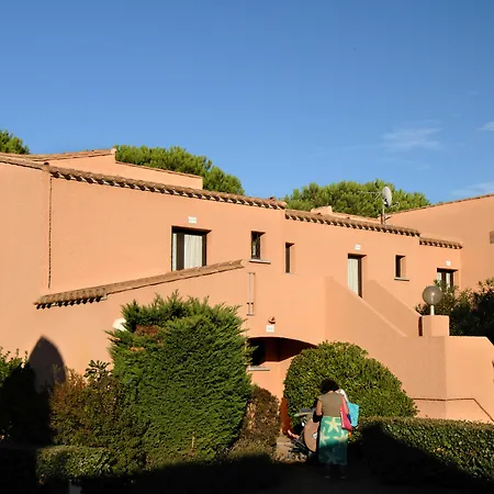 Odalys Saint Loup פארק נופש 3*